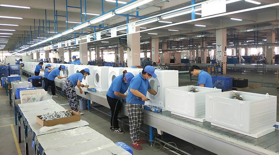 高效率！員工們忙碌地開(kāi)展巴西客戶的衣物烘干機(jī)生產(chǎn)工作