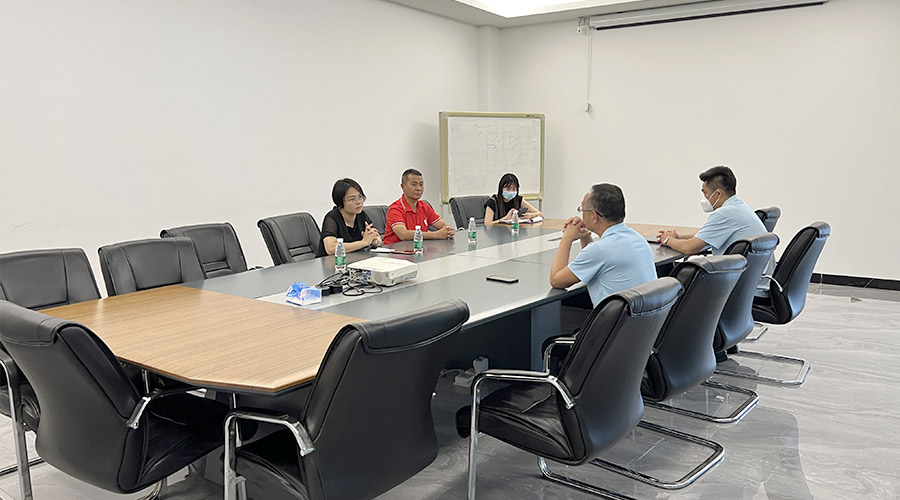 排憂難 提信心！鶴城鎮(zhèn)書記蒞臨金環(huán)電器開展暖企活動