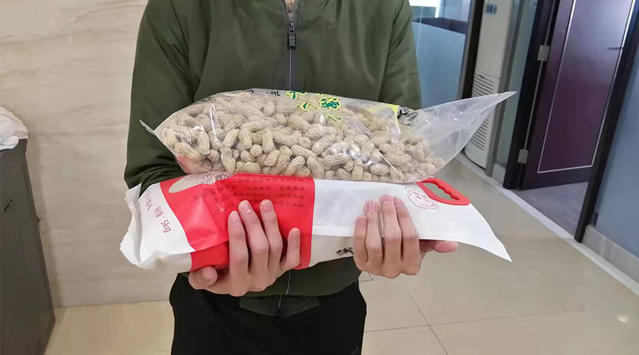 新春關(guān)懷 禮滿情暖！金環(huán)電器給員工發(fā)年貨